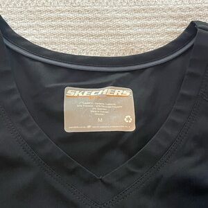 Skechers Scrub Set. Black V-Neck Shirt with Jogger pants